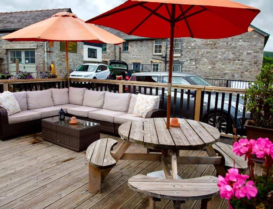 Usk And Railway Inn Sennybridge Extérieur photo