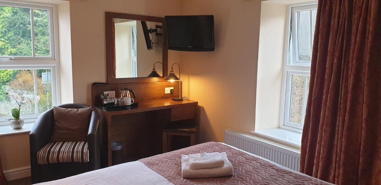 Usk And Railway Inn Sennybridge Extérieur photo
