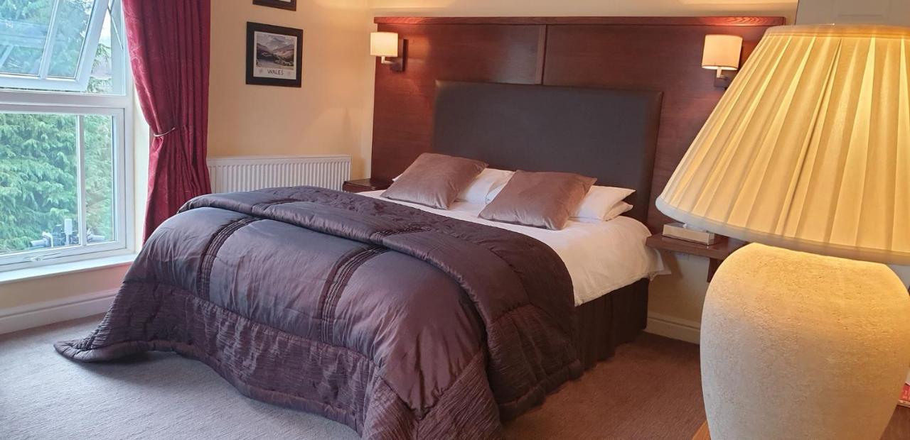 Usk And Railway Inn Sennybridge Extérieur photo