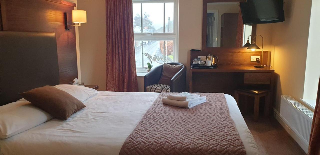 Usk And Railway Inn Sennybridge Extérieur photo