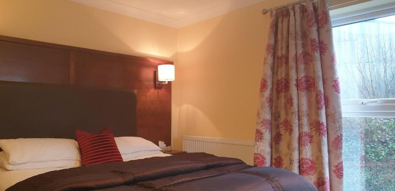 Usk And Railway Inn Sennybridge Extérieur photo