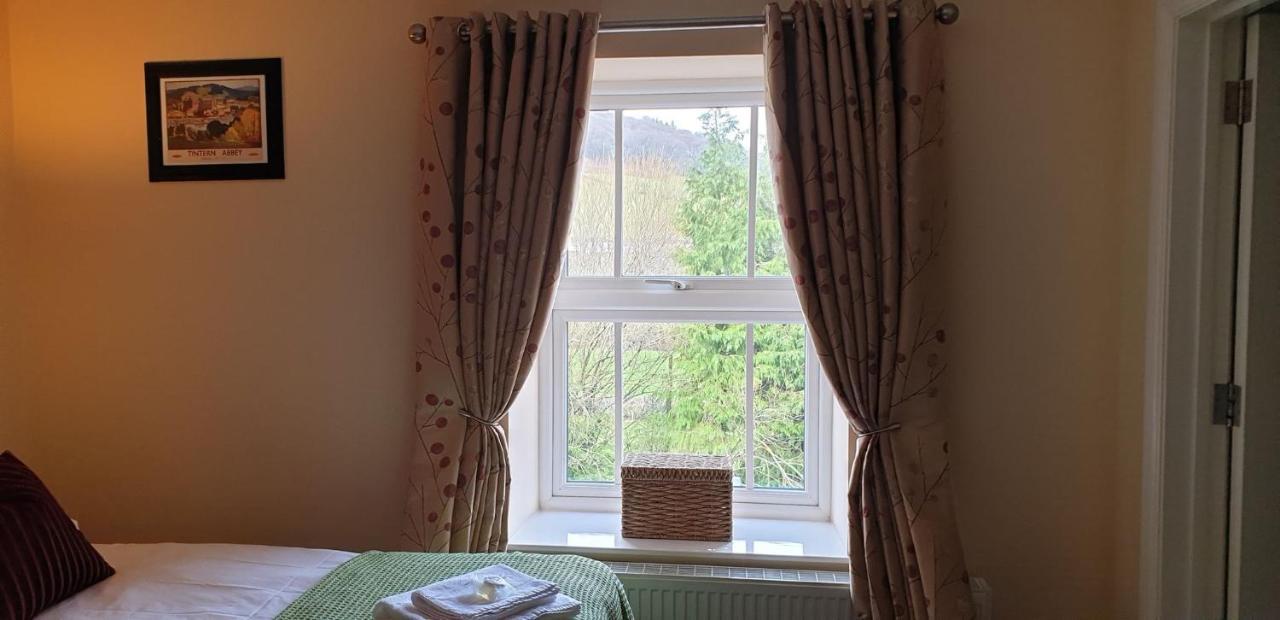 Usk And Railway Inn Sennybridge Extérieur photo