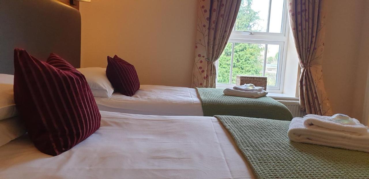 Usk And Railway Inn Sennybridge Extérieur photo