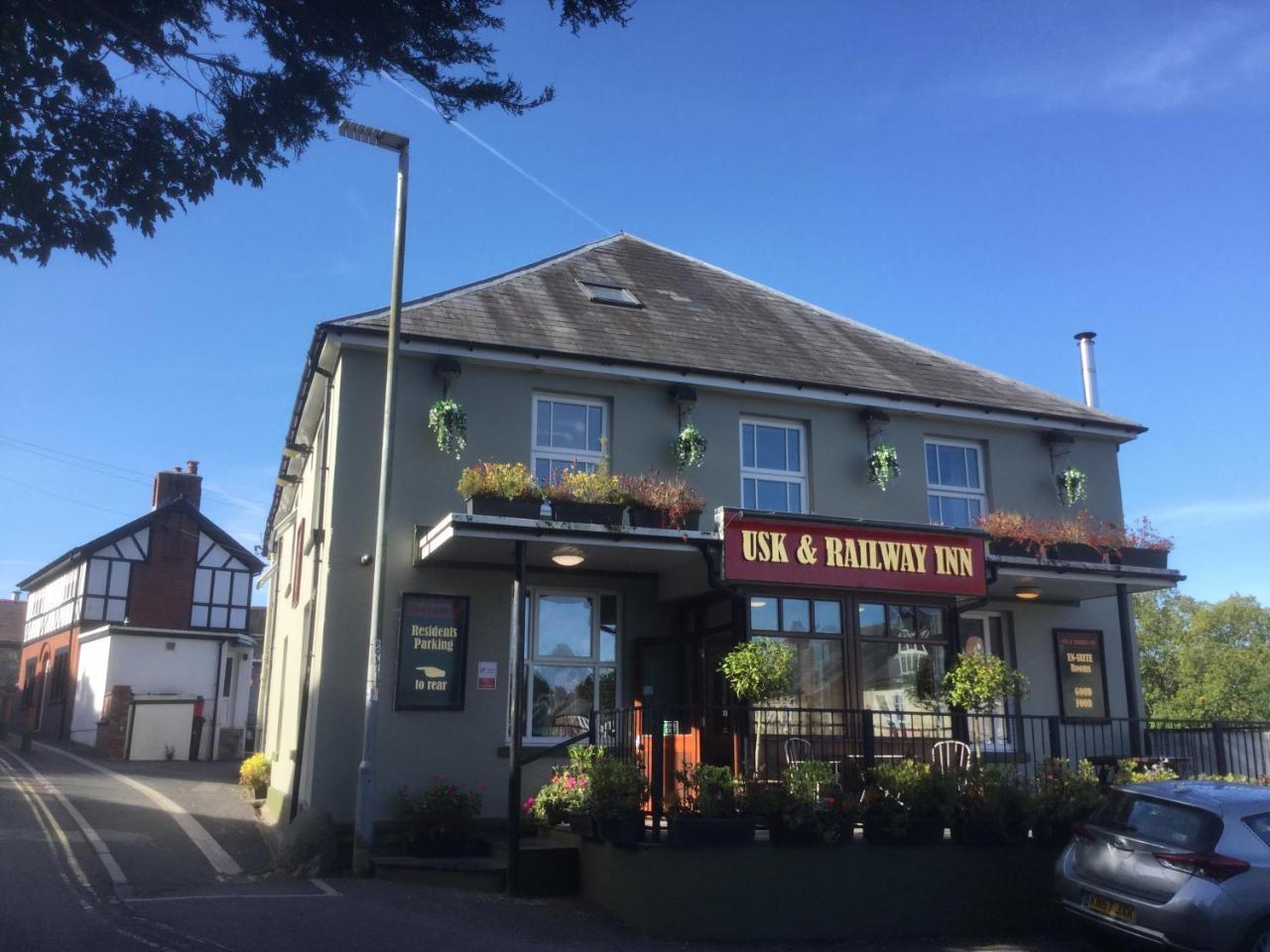 Usk And Railway Inn Sennybridge Extérieur photo